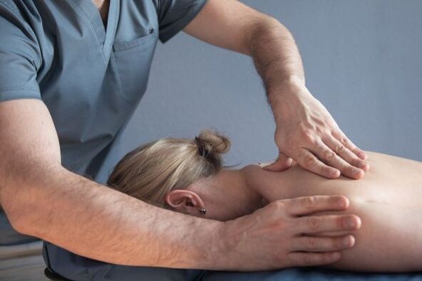 масаж на гърба и подлопатката